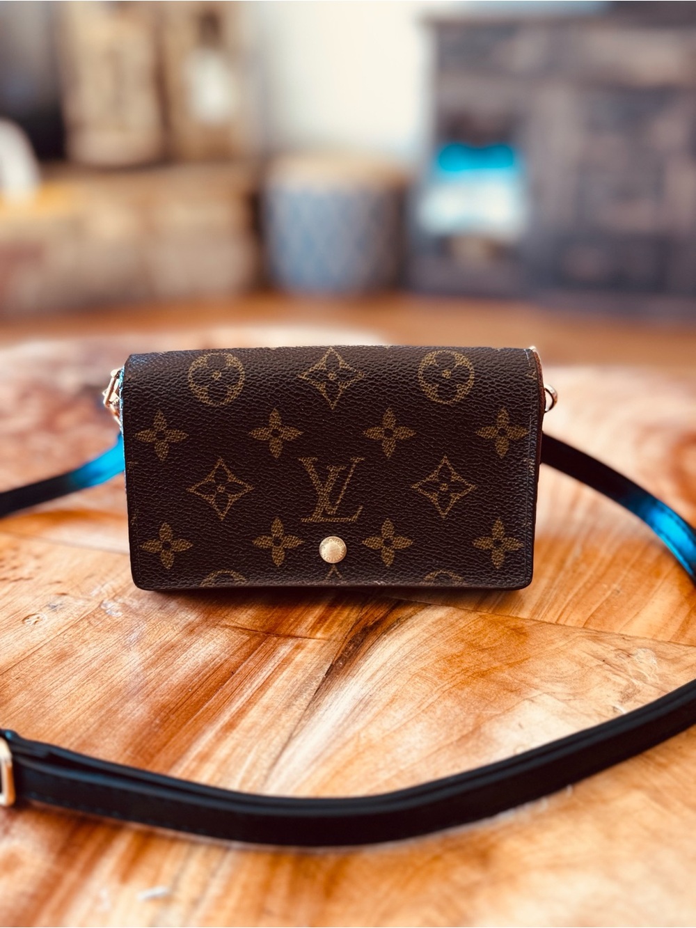 - Louis Vuitton Monogram Porte
Monnaie Billets Tresor Bifold
Wallet vintage